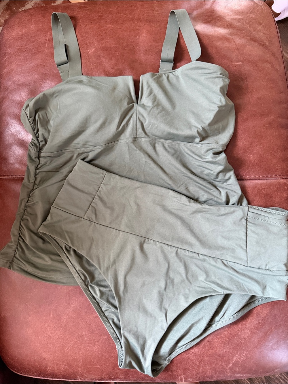 Athleta Olive Tankini Set in Sage Green Lg / 40 b/c